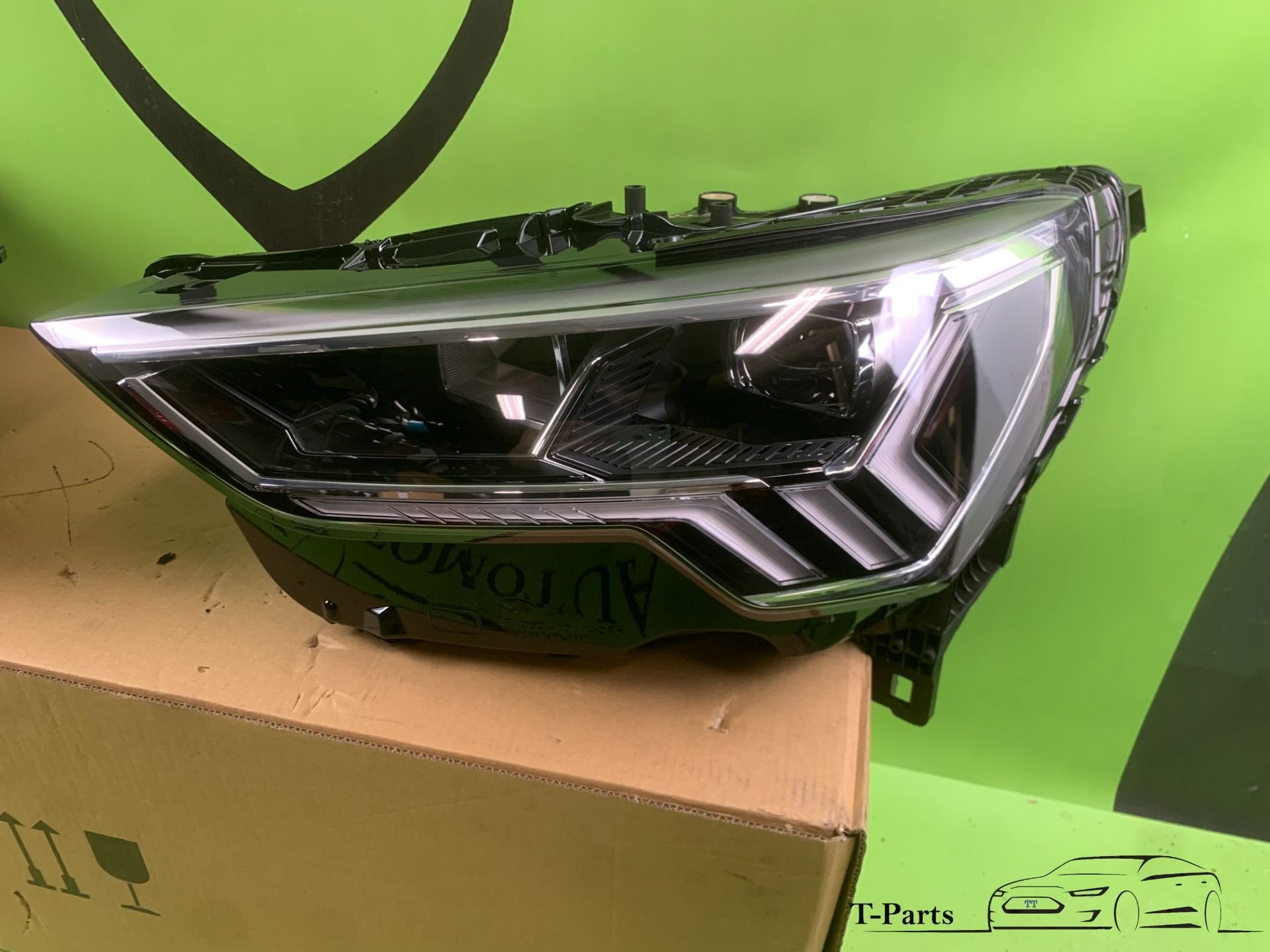 Audi Q3 83a phare Gauche --NEW-- 83A941033, Autos : Pièces & Accessoires, Neuf, Info@fabrikant.eu, Fabrikant BV, Fabrikantstraat 1
1000 AA  Amsterdam, NL
