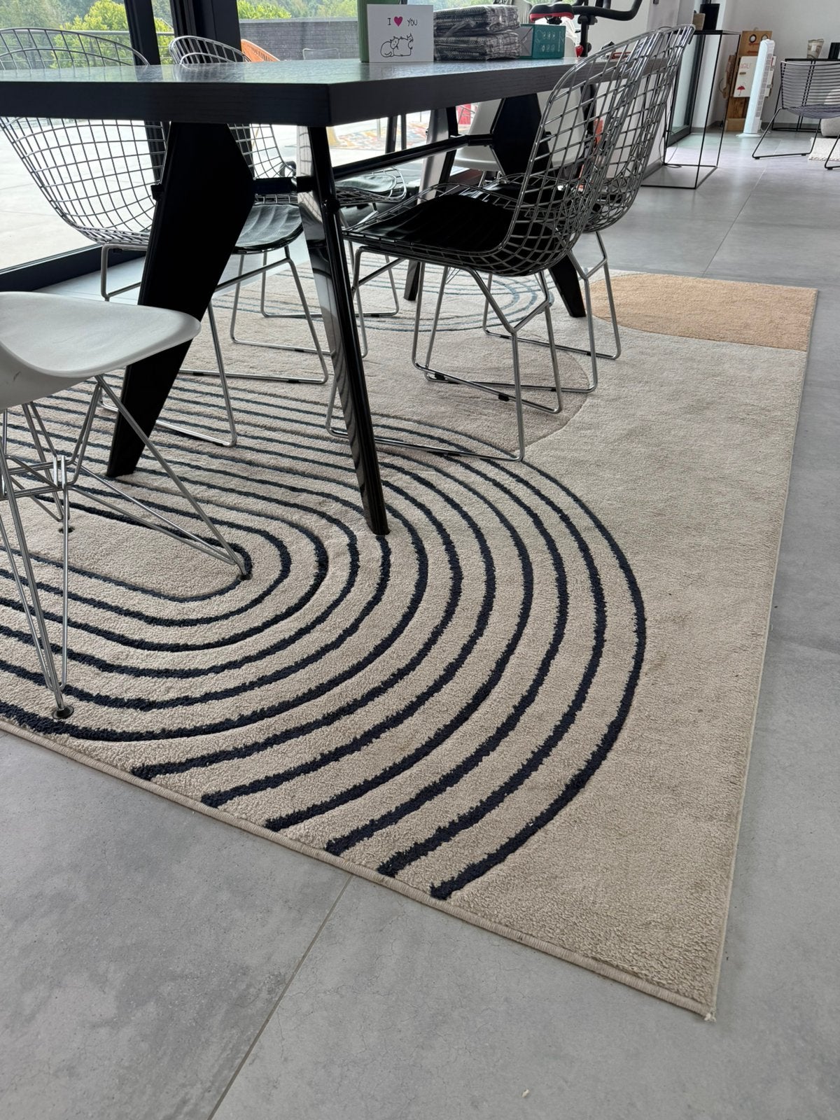 Beige woonkamertapijt 200x290 cm met strikjespatroon, Ophalen, Gebruikt, 200 cm of meer, 200 cm of meer