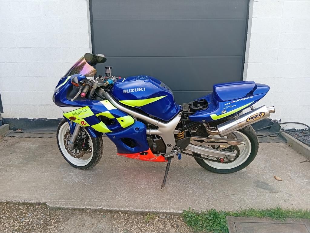 SUZUKI SV 650 2001 - COMPLETE OU POUR PIECES, Motos