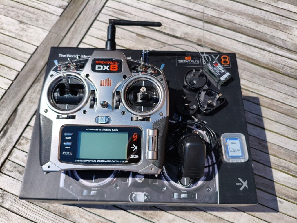 Spektrum DX8 2.4GHz RC Zender, Hobby & Loisirs créatifs, Modélisme | Radiocommandé & Téléguidé | Avions, Utilisé, Enlèvement ou Envoi