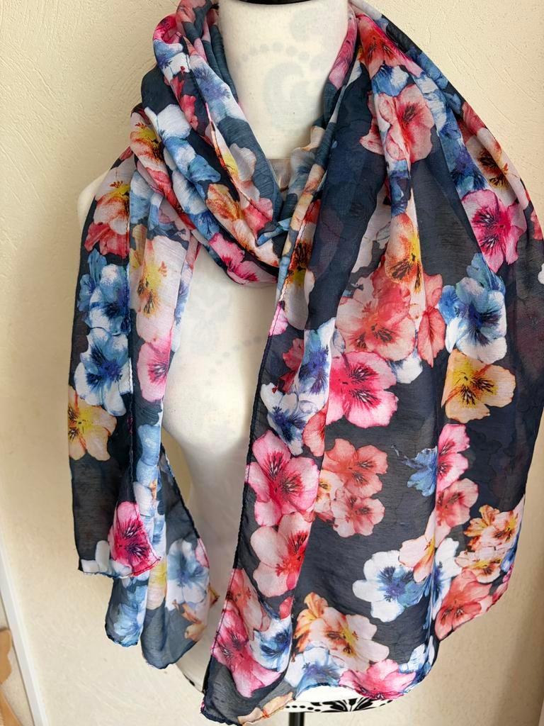 H&M grote sjaal/stola aquarel bloemenpatronen, Kleding | Dames, Mutsen, Sjaals en Handschoenen, Ophalen of Verzenden, Zo goed als nieuw