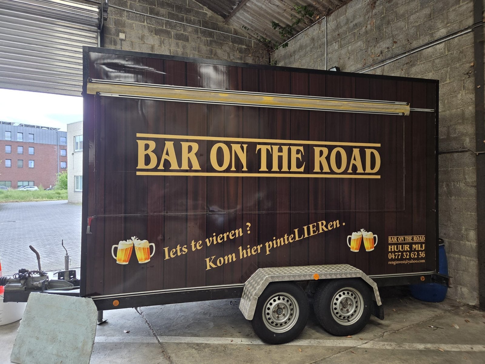 Te koop: professionele foodtruck/tapwagen – €8.000, Ophalen of Verzenden, Zo goed als nieuw