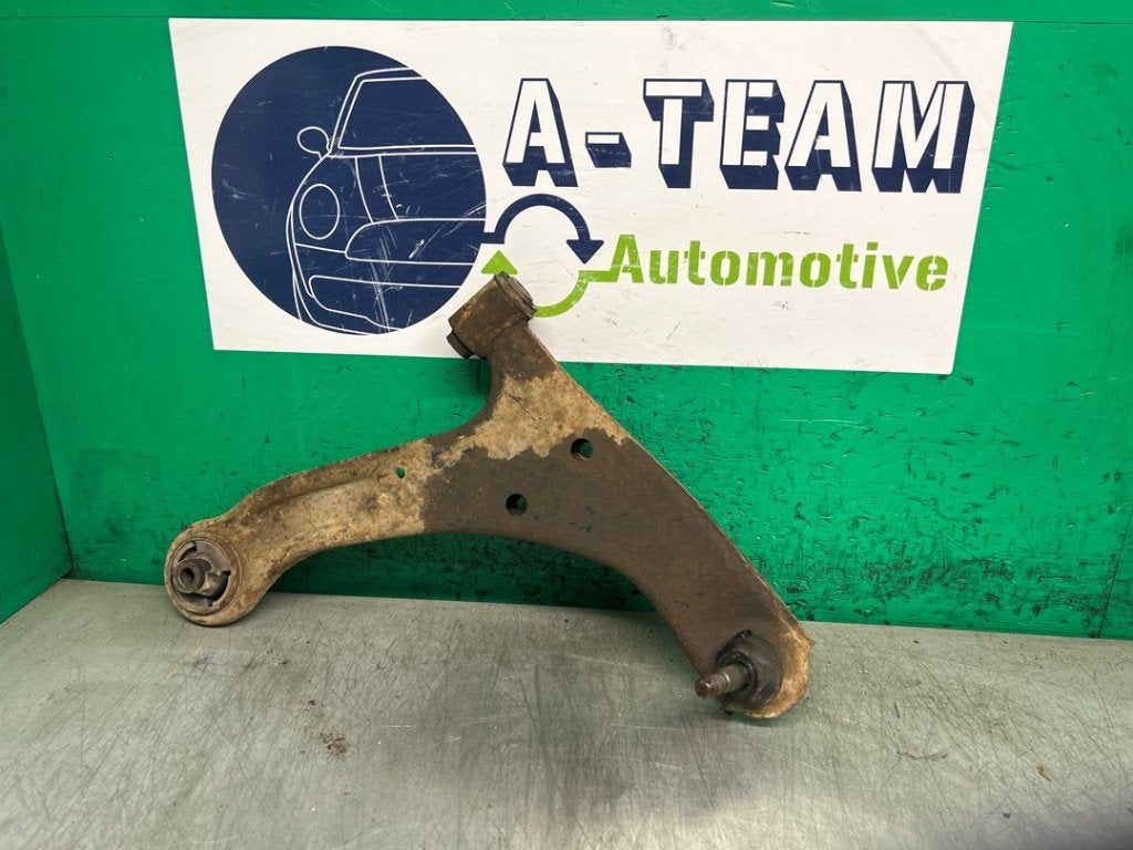 BRAS DE SUSPENSION AVANT DROIT (TRIANGLE) Suzuki, Utilisé, Suzuki