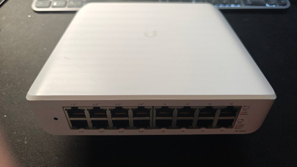 Unifi-schakelaar USW Lite 16 PoE, Computers en Software, Netwerk switches, Ophalen of Verzenden, Gebruikt