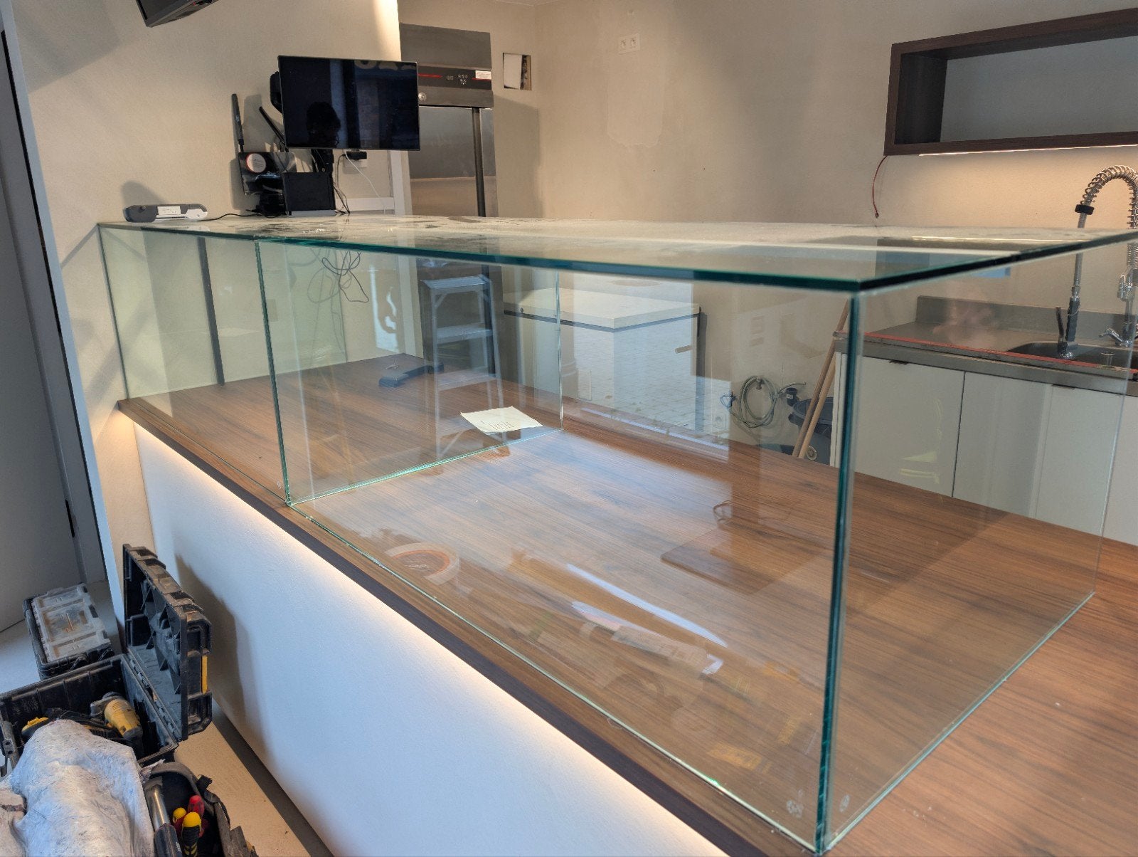 Vitrines en verre sur mesure avec éclairage LED intégré — 2, Enlèvement