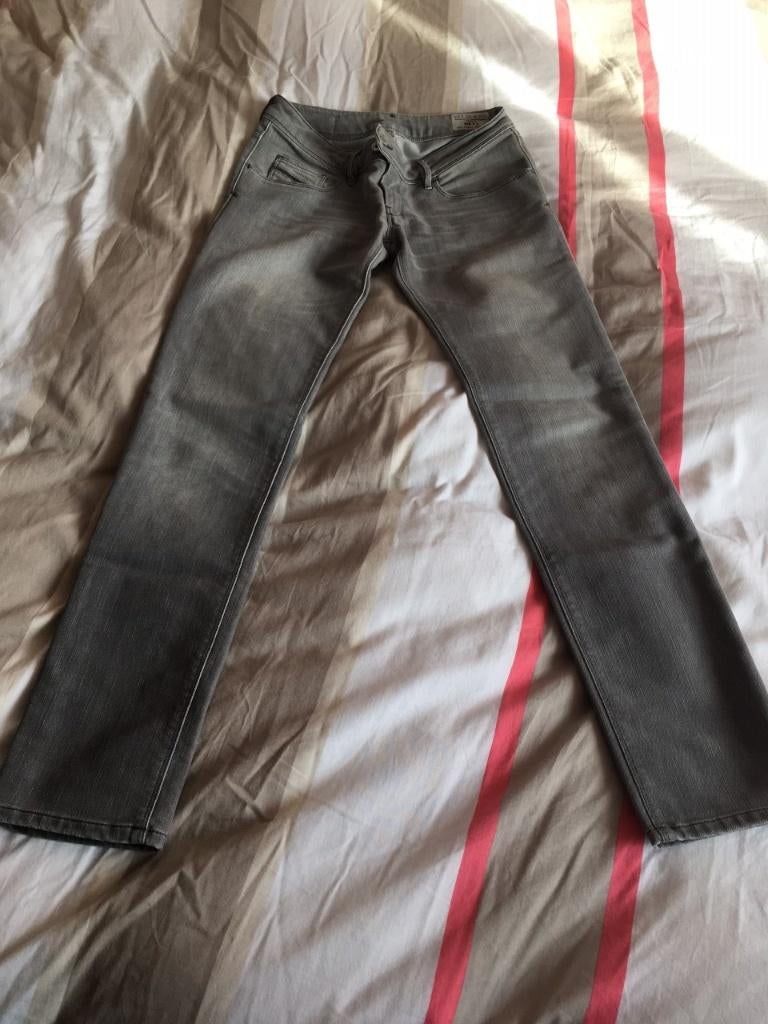 Diesel jeans voor dames, Ophalen, Zo goed als nieuw, Grijs, W30 - W32 (confectie 38/40)