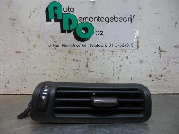Grille aération tableau de bord d'un Audi A6 (A6 04-), -, Audi, Utilisé, -