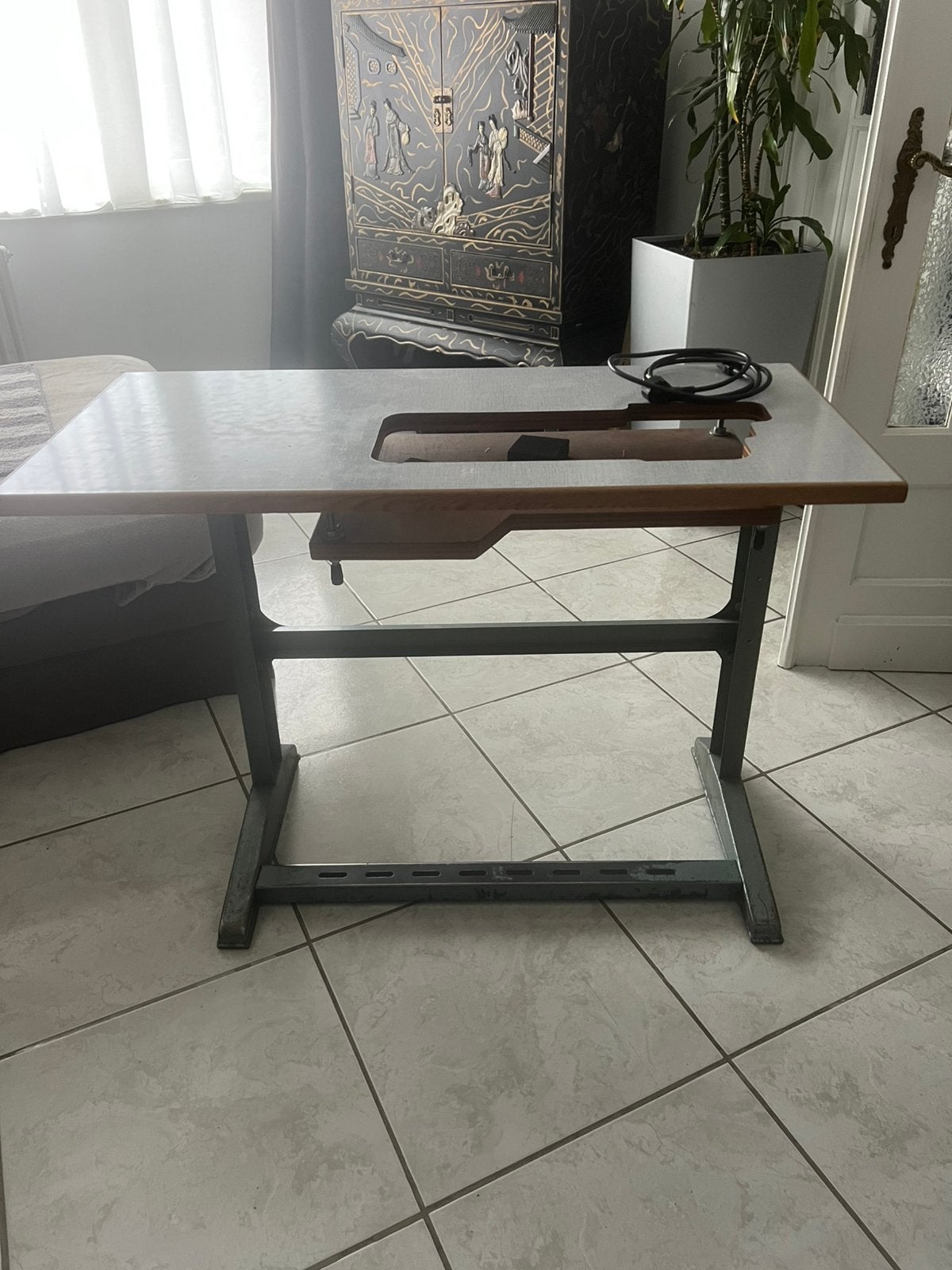 Tablle pour machine à coudre, 100 à 150 cm, 25 à 50 cm, Enlèvement, Utilisé