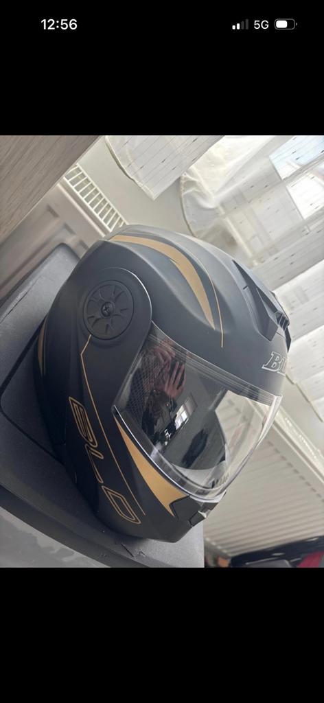 Een bromfiets helm, Fietsen en Brommers, Ophalen of Verzenden, Zo goed als nieuw, Medium
