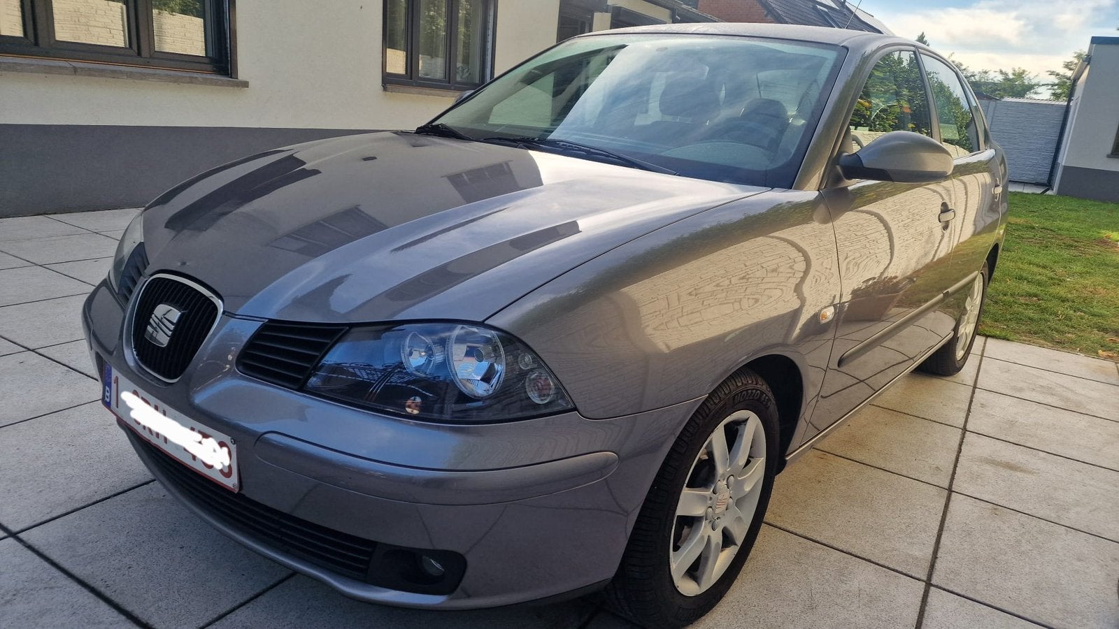 Seat Cordoba 1.4i Automatique, Autos, Argent ou Gris, Carnet d'entretien, Noir, 5 portes