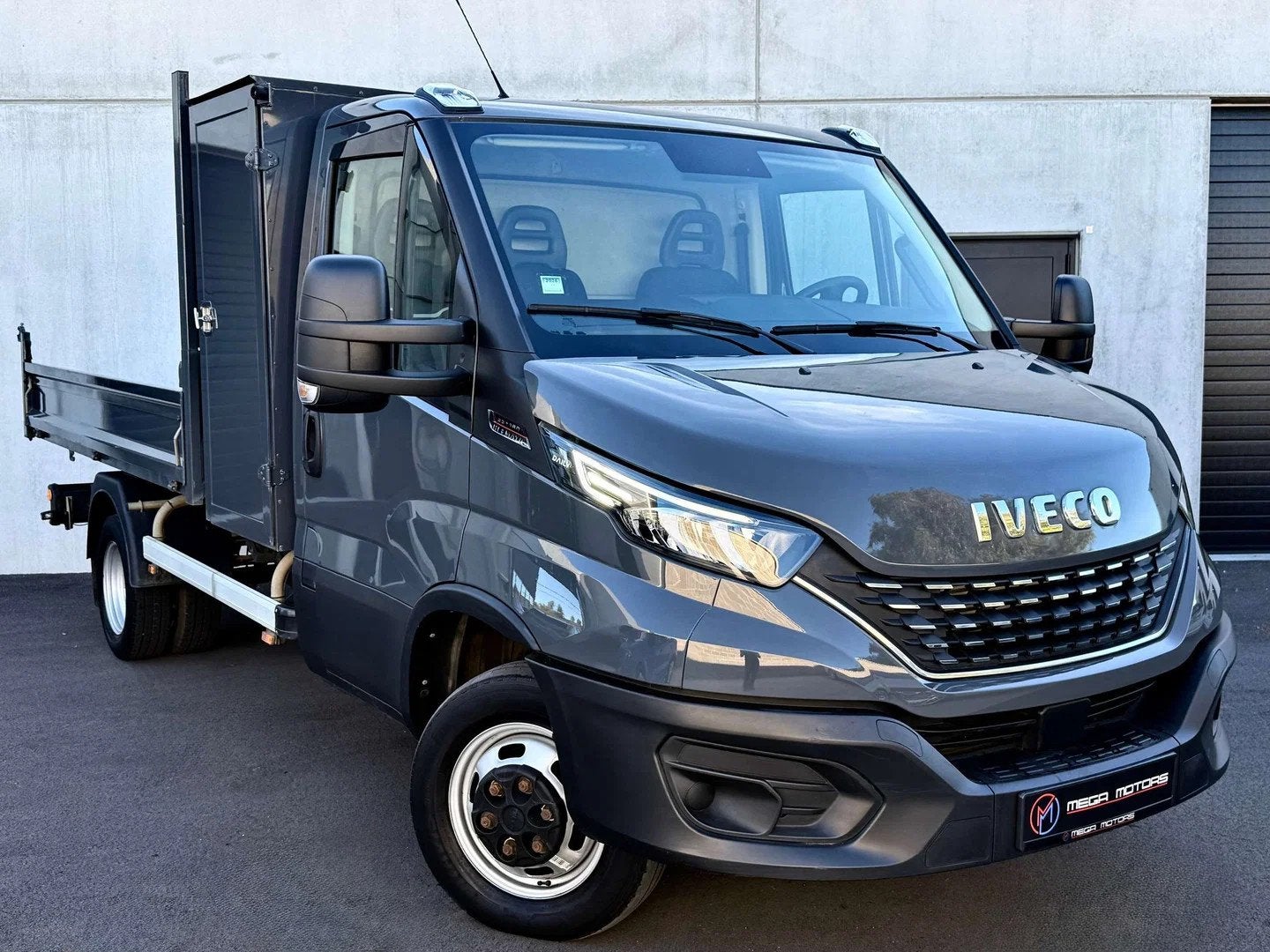 Iveco Daily 3.0 DiESEL 180CV BAUTO8 3 PLACES ! BENNE HYDRAUL, Argent ou Gris, Euro 6, Entreprise, 179 ch