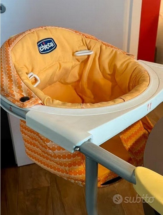 Chaise Chicco 360 (couleur Corail), Enfants & Bébés, Enlèvement, Utilisé, Chaise de table, Ceinture(s)