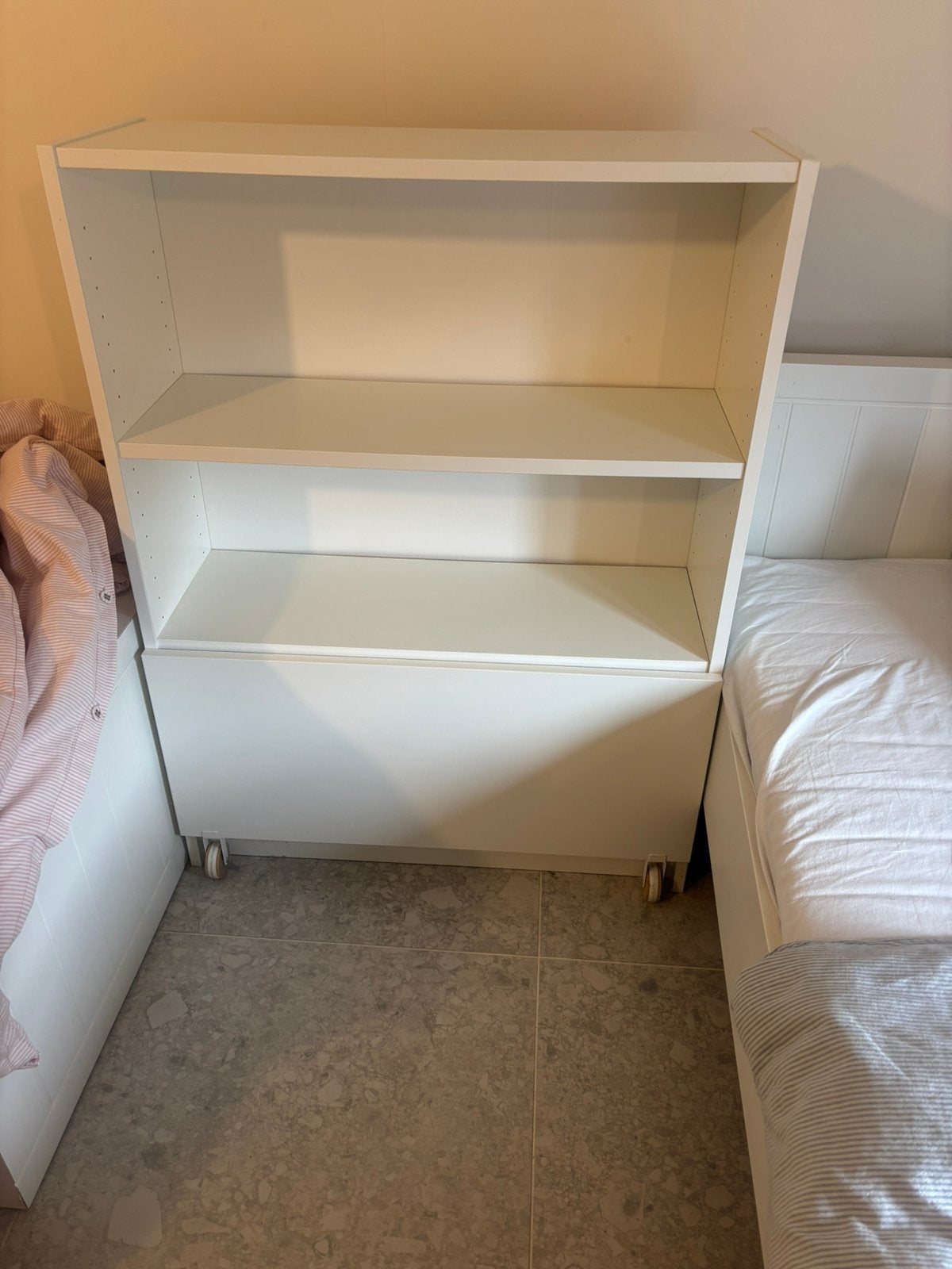 Ikea - wit boekenkastje/nachtkastje, Ophalen, Zo goed als nieuw