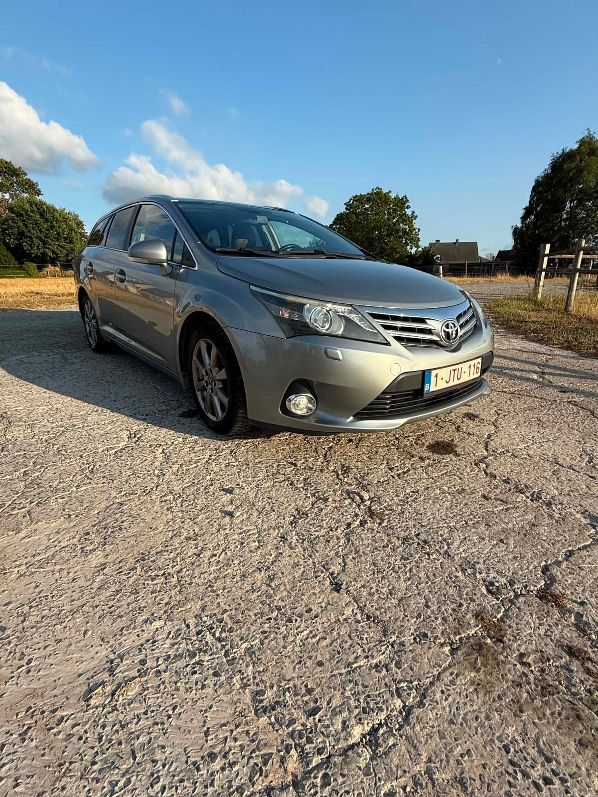 Toyota avensis, Autos, Achat, Avensis, Boîte manuelle, 5 portes