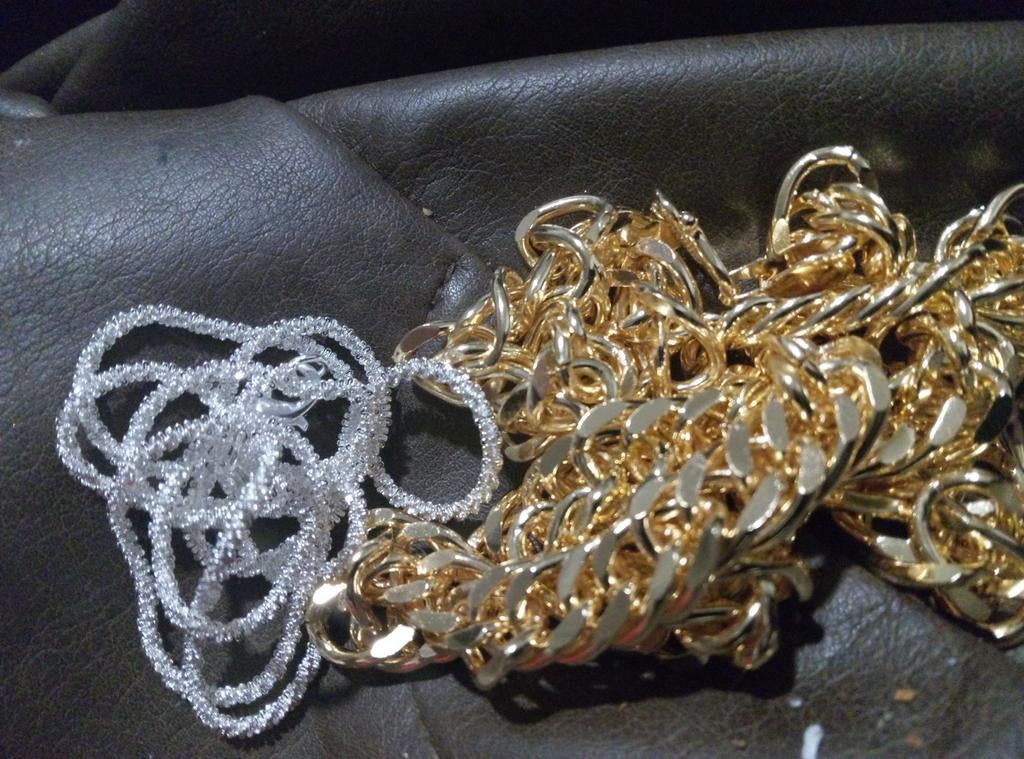 Collier en or 24 carats rempli d'or + collier en argent étin, Bijoux, Sacs & Beauté, Broches, Enlèvement, Or, Or