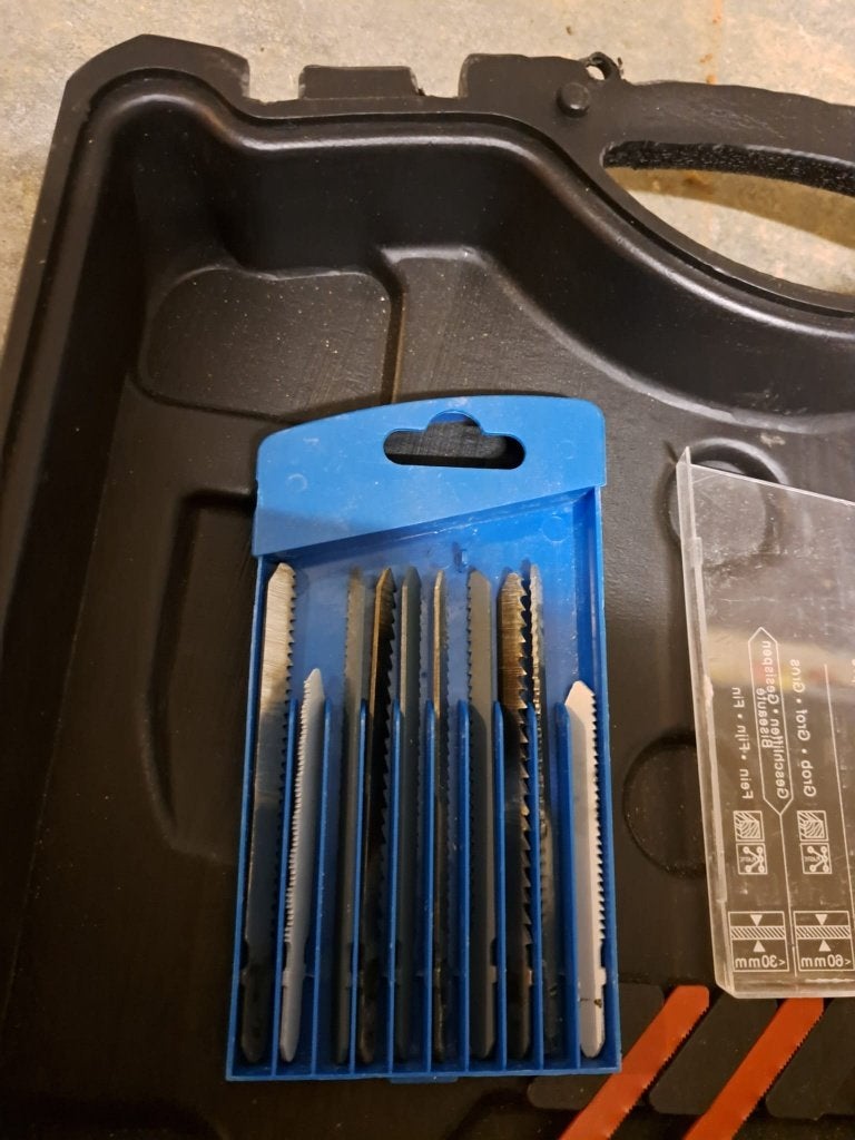 Powerplus decoupeerzaag met koffer en accessoires, Bricolage & Construction, Outillage | Scies mécaniques, Utilisé, Scie sauteuse