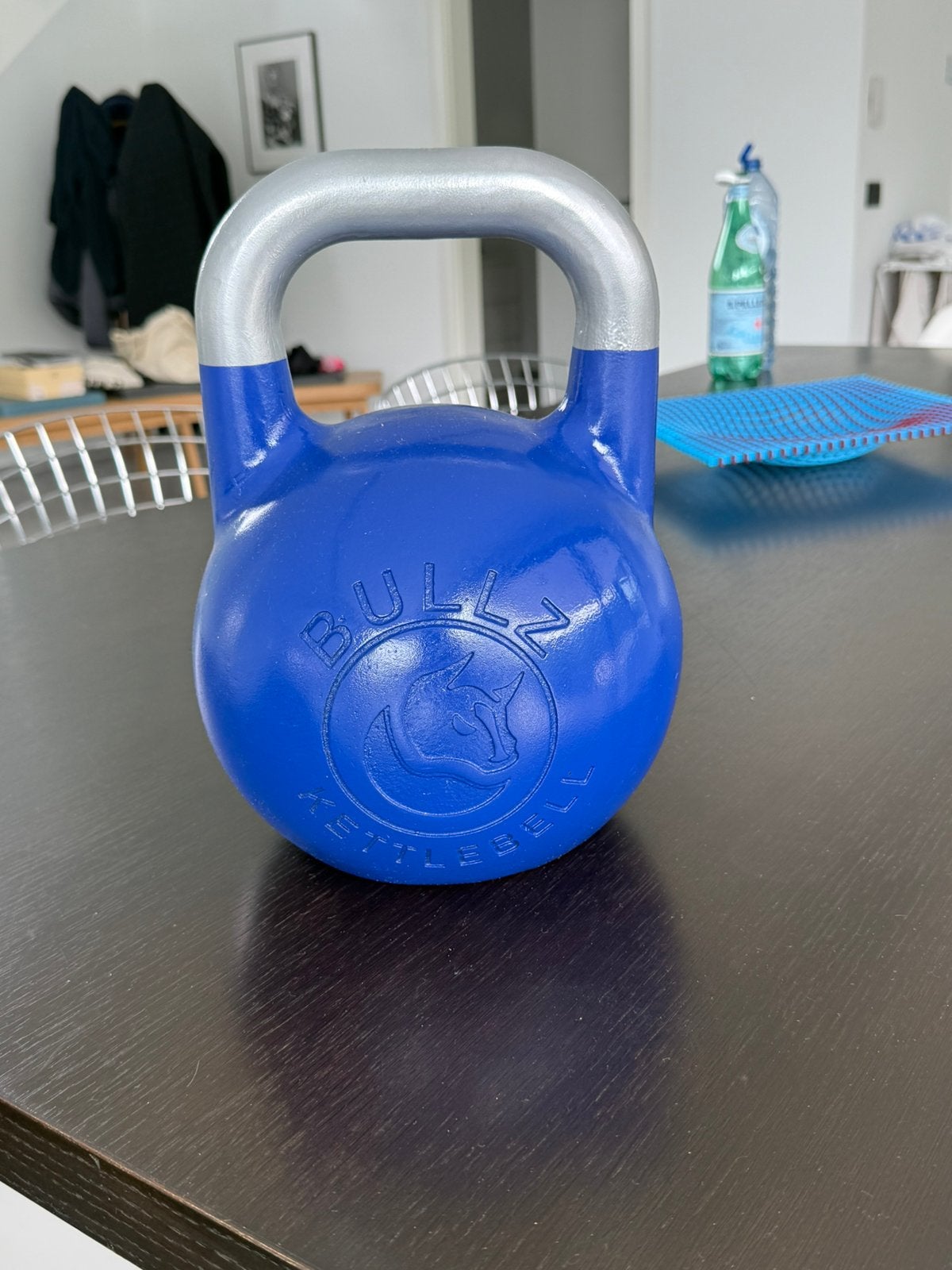 BULLZ kettlebell van 12 kg — uitstekende conditie, Sport en Fitness, Ophalen, Zo goed als nieuw, Kettlebell