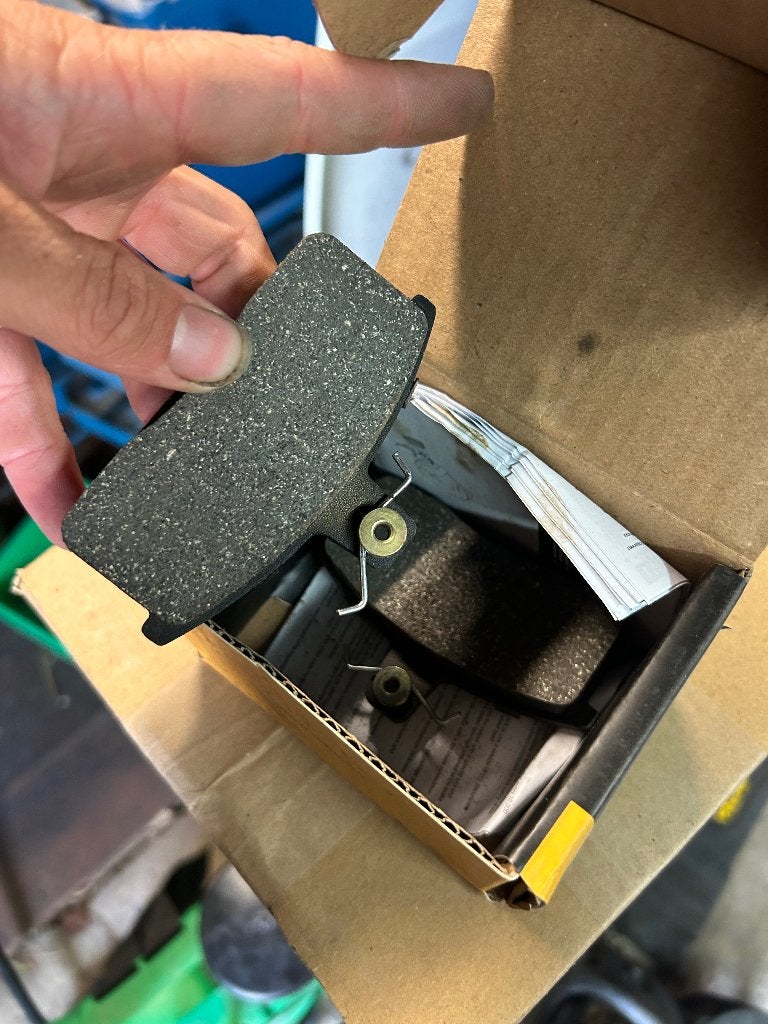 Remmen voor SJ 410 set voor 1 zijde. Brake pads, Enlèvement, Neuf, Suzuki
