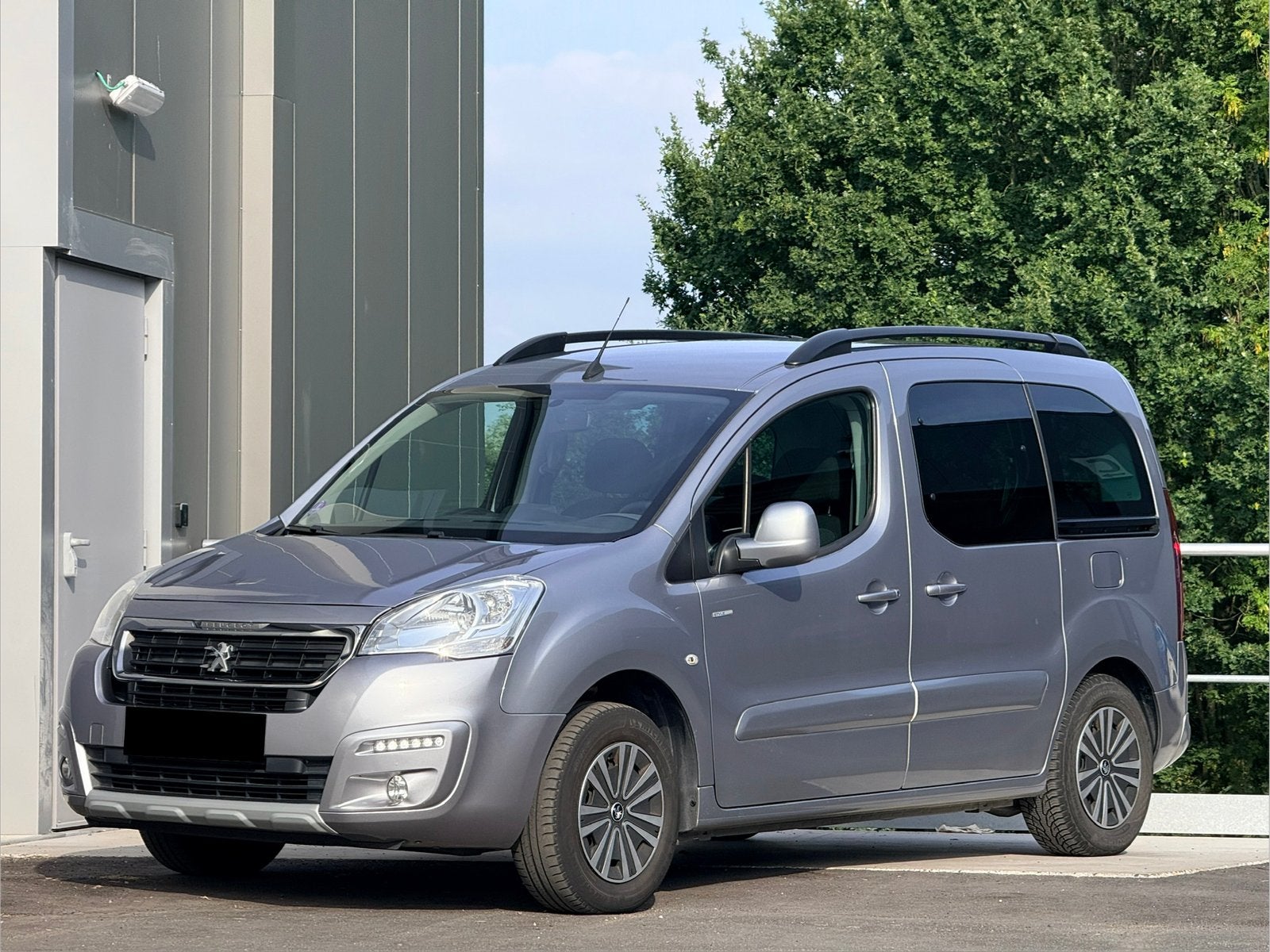 Peugeot Partner // 2017 // 1.2 Benzine, Monovolume, Euro 6, Handgeschakeld, 5 deurs