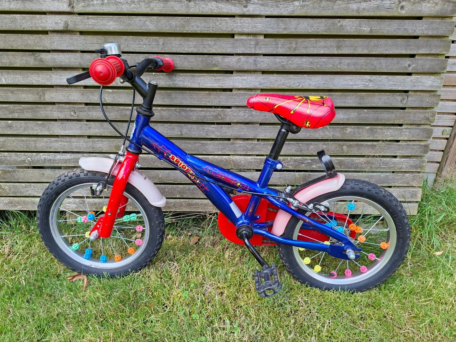Vélo Spiderman 14 pouces avec roues d'entraînement, Frein sur jante, Stabilisateurs, Comme neuf, Enlèvement