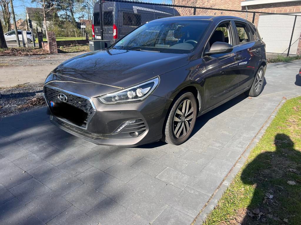 Donker grijze Hyundai , weinig Km’s , trekhaak, Auto's, Voorwielaandrijving, Leder en Stof, Dealer onderhouden, Multifunctioneel stuurwiel