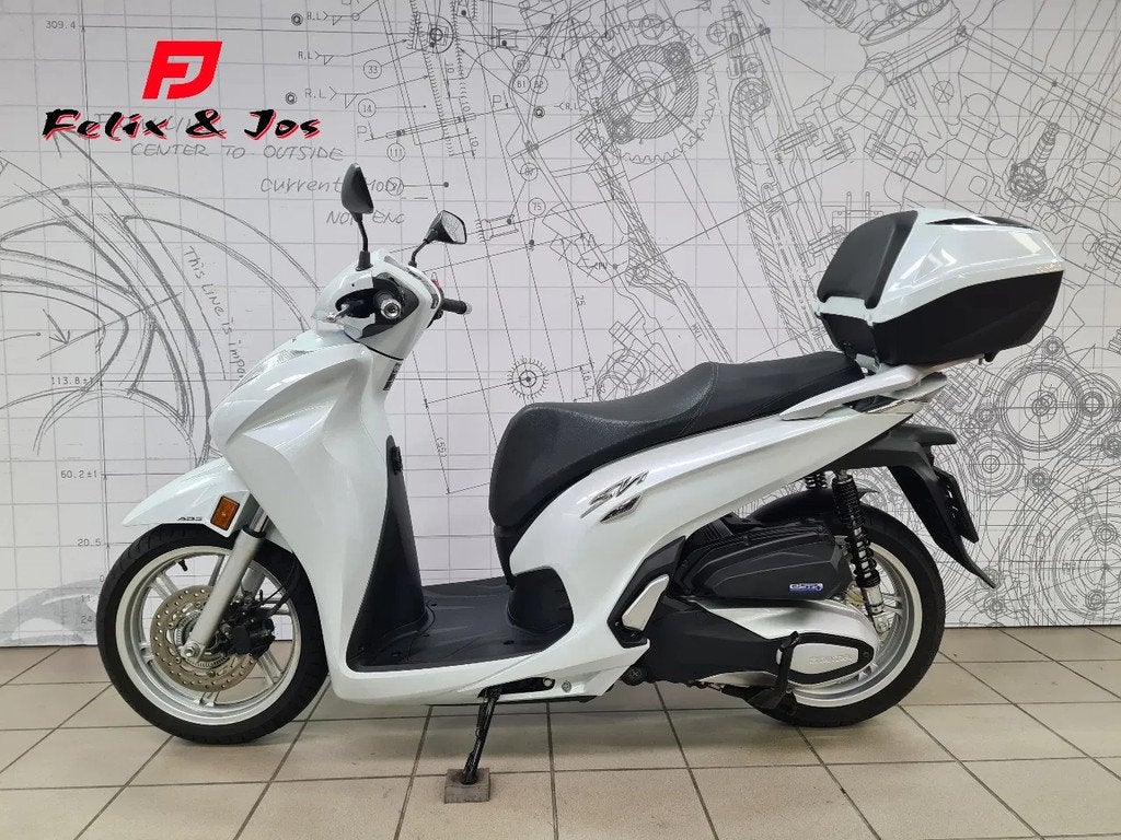 Honda SH 350 (année de construction 2022), Motos, 350 cm³, Scooter, Entreprise, 12 à 35 kW