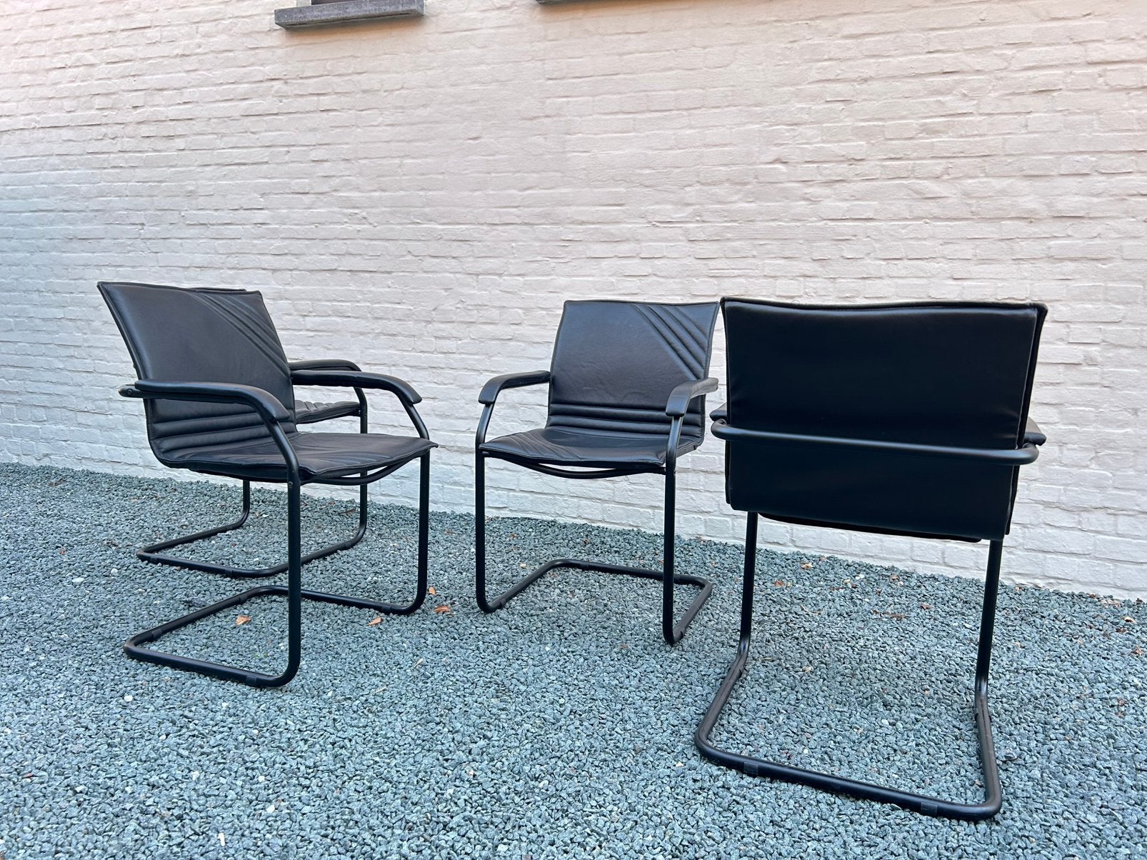 4 zwarte buisframe stoelen, Ophalen, Gebruikt