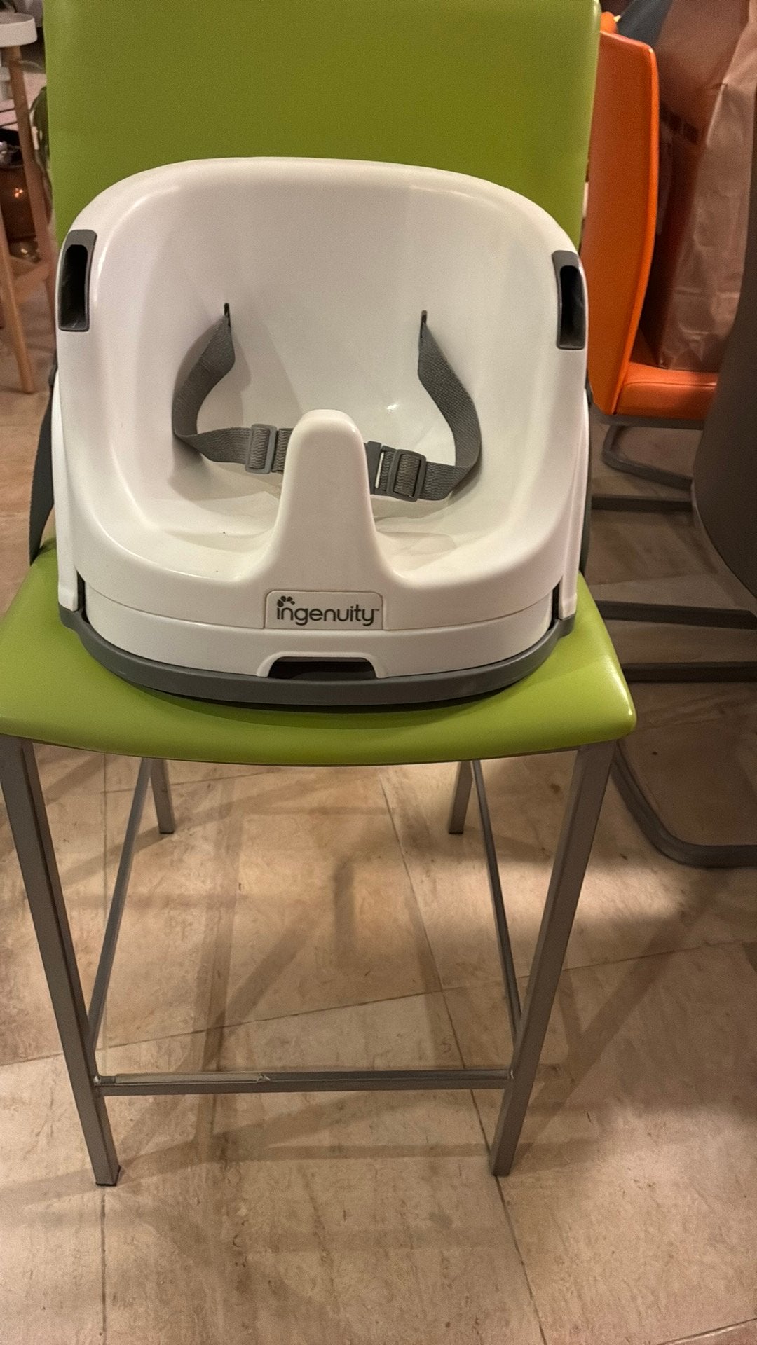 Verhoogzije voor baby van merk ingenuity, Ophalen, Gebruikt, Overige typen, Afneembaar eetblad