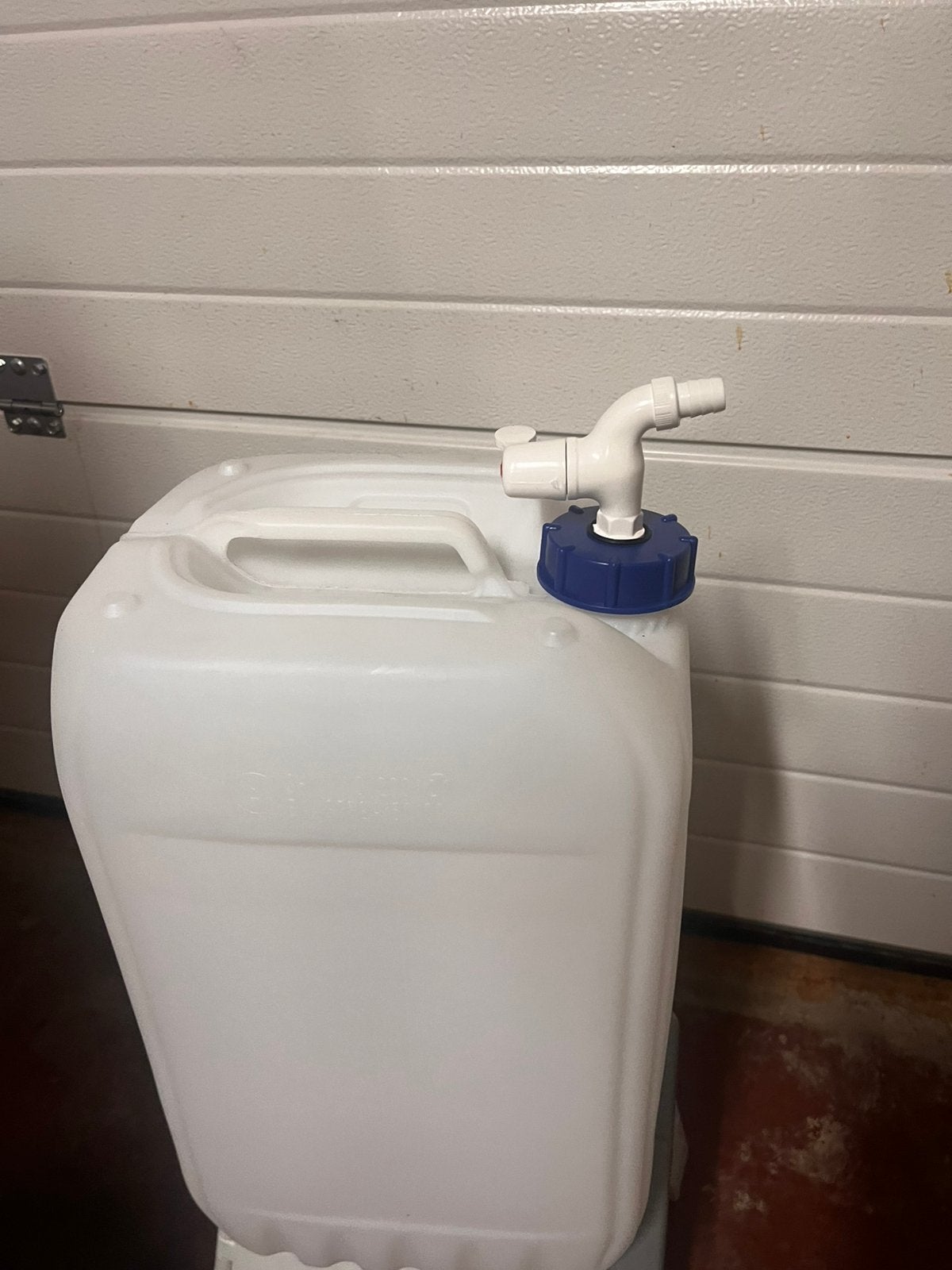 réservoir d'eau propre 25 l avec robinet d'eau, Caravanes & Camping, Enlèvement ou Envoi, Comme neuf