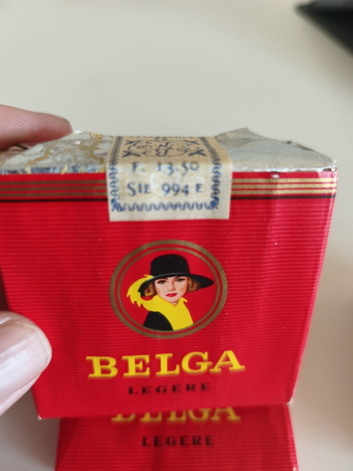 2 ongeopende pakjes en 1 geopend pakje Belga, Ophalen