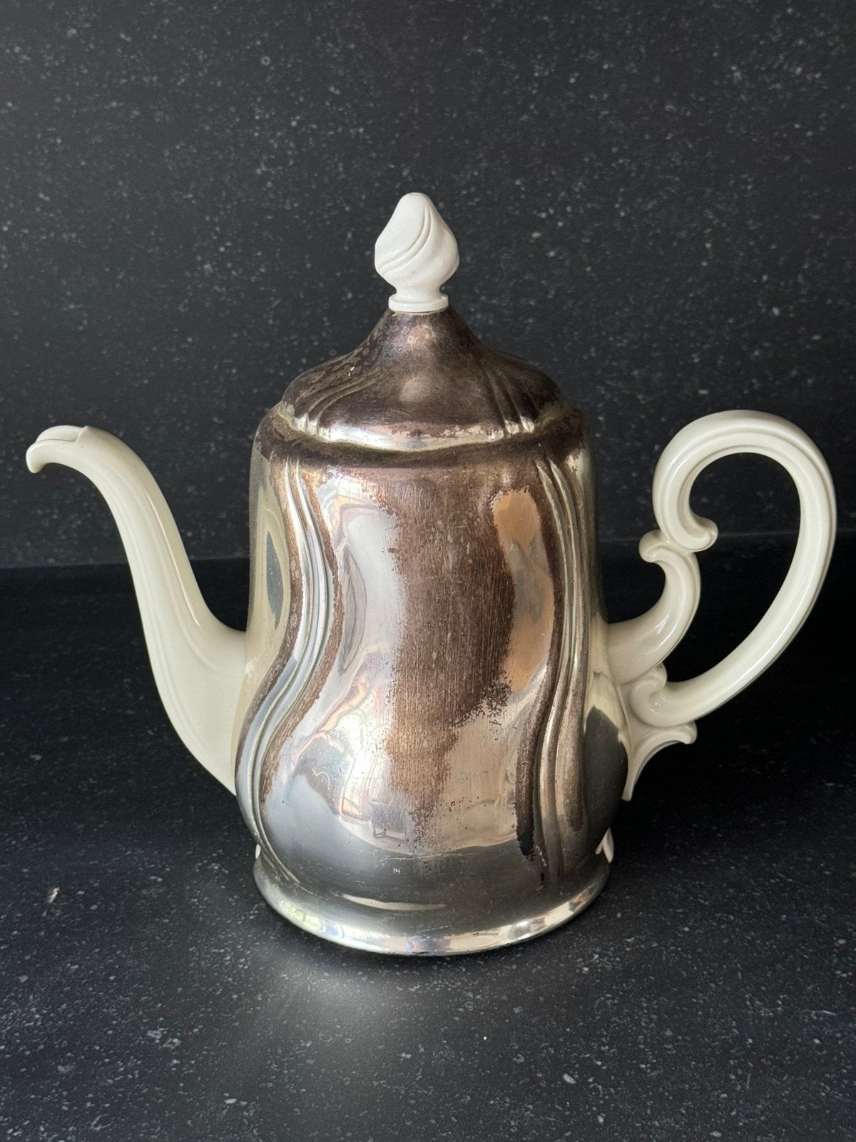 CAFETIÈRE OLD MANTLE, Antiquités & Art, Antiquités | Ustensiles de cuisine, Enlèvement ou Envoi