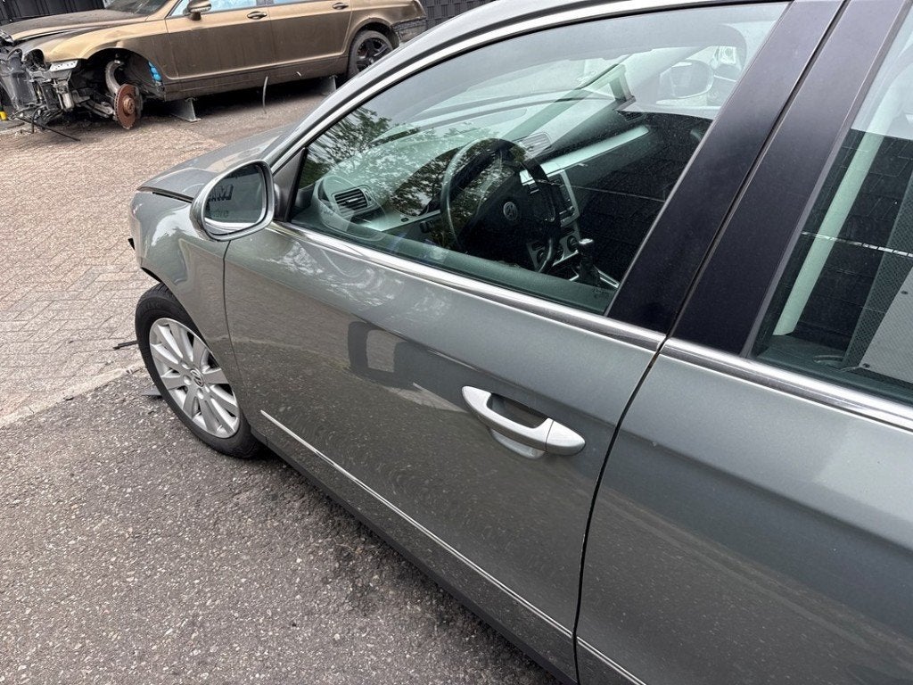 PORTIER LINKS VOOR Passat Variant (3C5) (|3C4831055J|), Auto-onderdelen, Gebruikt, Volkswagen AG, Voor, Kundenbetreuung@volkswagen.de