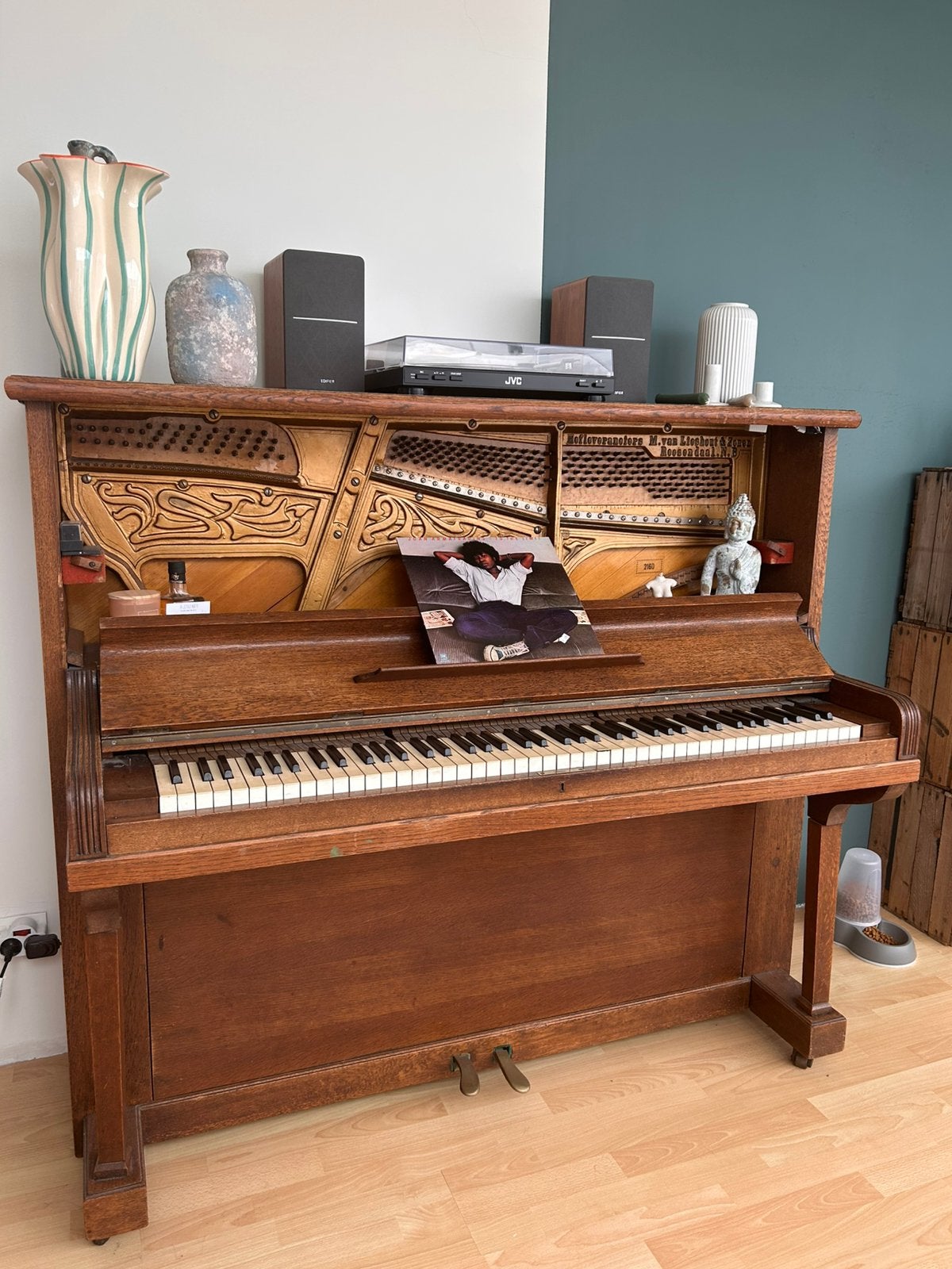 Oude decoratieve piano, Musique & Instruments, Pianos, Utilisé, Piano, Enlèvement