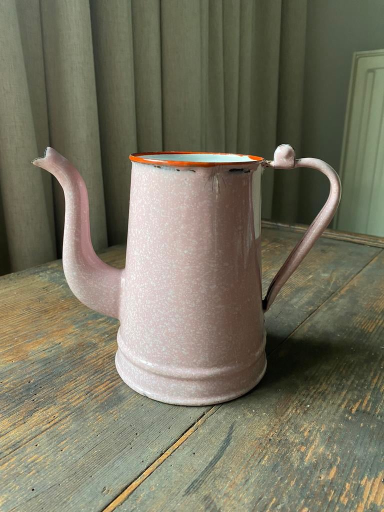 Roze koffiepot, Ophalen