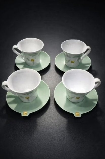 Vier kopjes en schotels uit de Special T-collectie, Ophalen, Zo goed als nieuw, Porselein, Kop(pen) en/of Schotel(s)