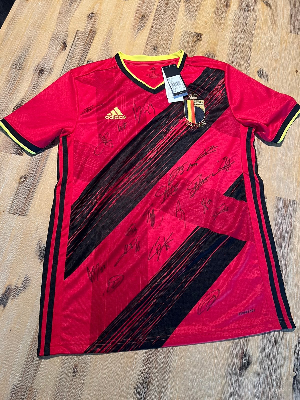 Gesigneerd shirt Rode Duivels EK 2020, Sport en Fitness, Voetbal, Maat M, Ophalen of Verzenden, Nieuw, Shirt