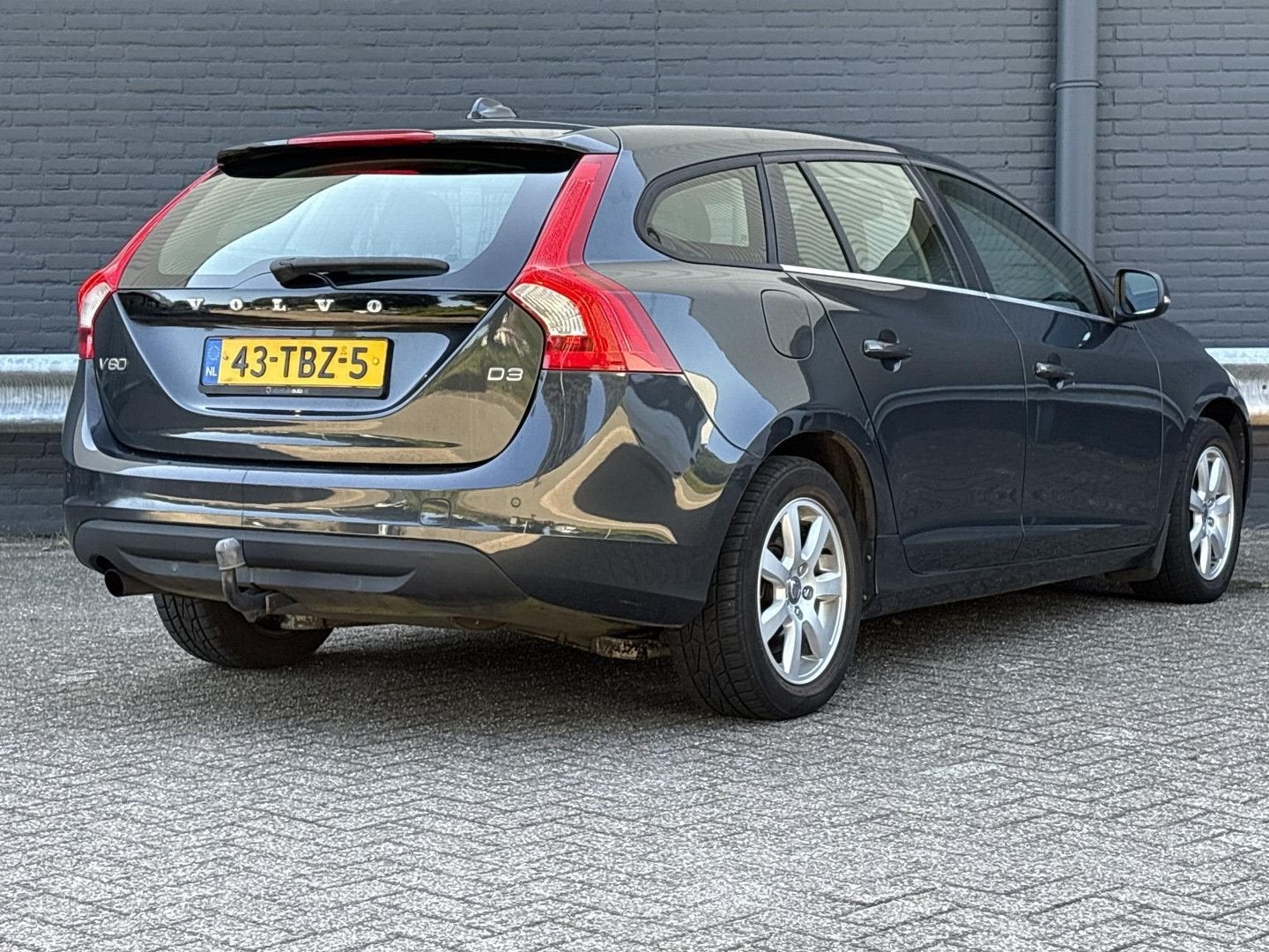 Volvo V60 2.0 D3 Kinetic | Climate | Cruise | Navi | PDC | A, Auto's, Volvo, Zwart, Zilver of Grijs, Te koop, Traction-control