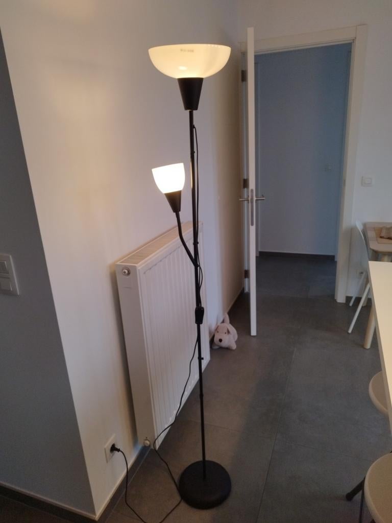 Zwarte vloerlamp. Zo goed als nieuw., Huis en Inrichting, Lampen | Vloerlampen, Ophalen