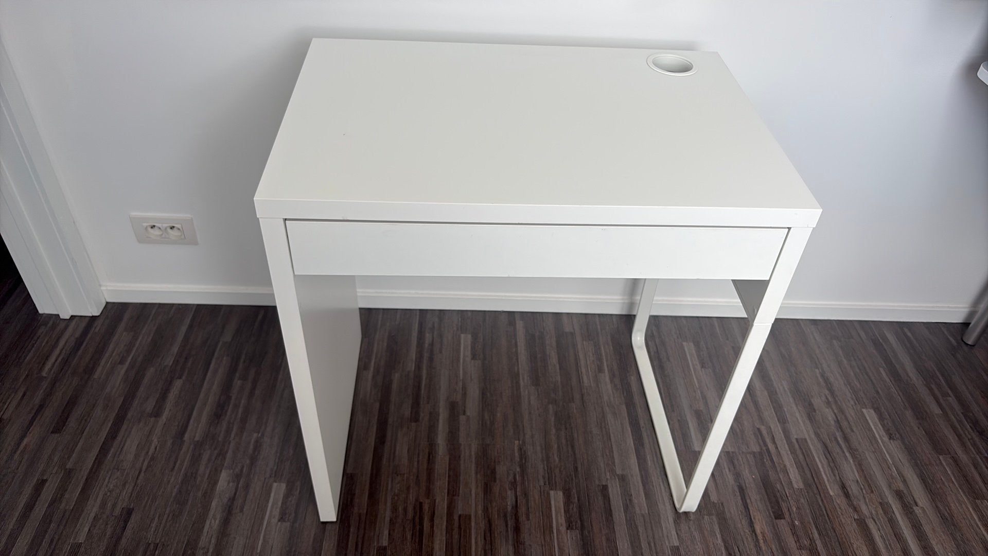 ++++ IKEA burea tafel +++MICKE, Maison & Meubles, Bureaux, Bureau d'écolier, Goulotte de câbles, 73 cm, 50 cm