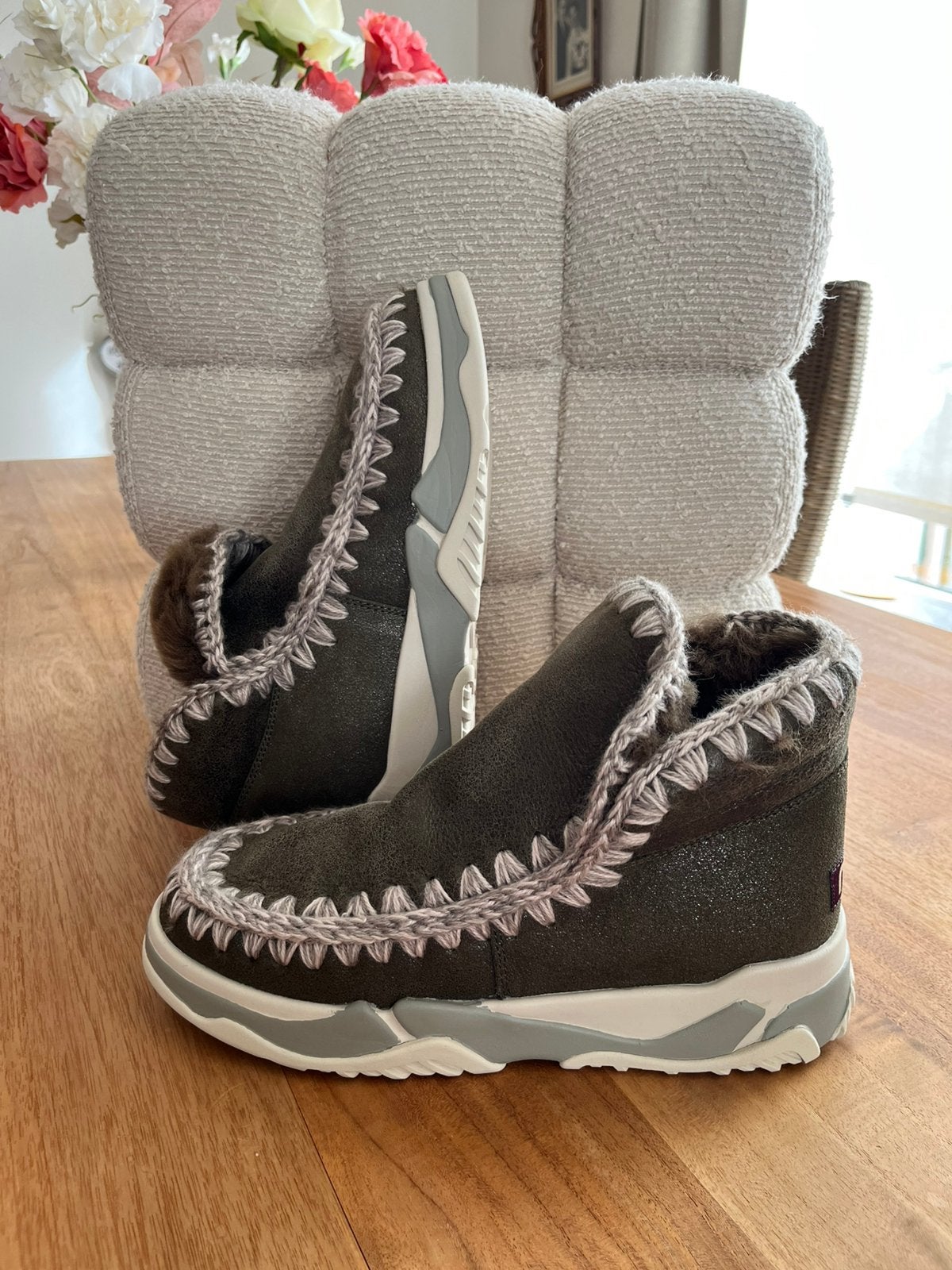 Mou trainer nieuw in de doos., Vêtements | Femmes, Neuf, Brun, Enlèvement, Bottes de neige