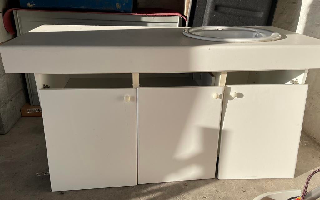 Gratis wastafelmeubel met 1 wastafel, Huis en Inrichting, Badkamer | Badkamermeubels, Ophalen, Gebruikt