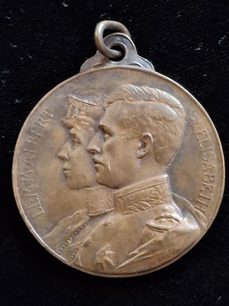 medaille hanger Koningin Elisabeth - Koning Albert I, Verzamelen, Verzenden, Gebruikt, Overige typen