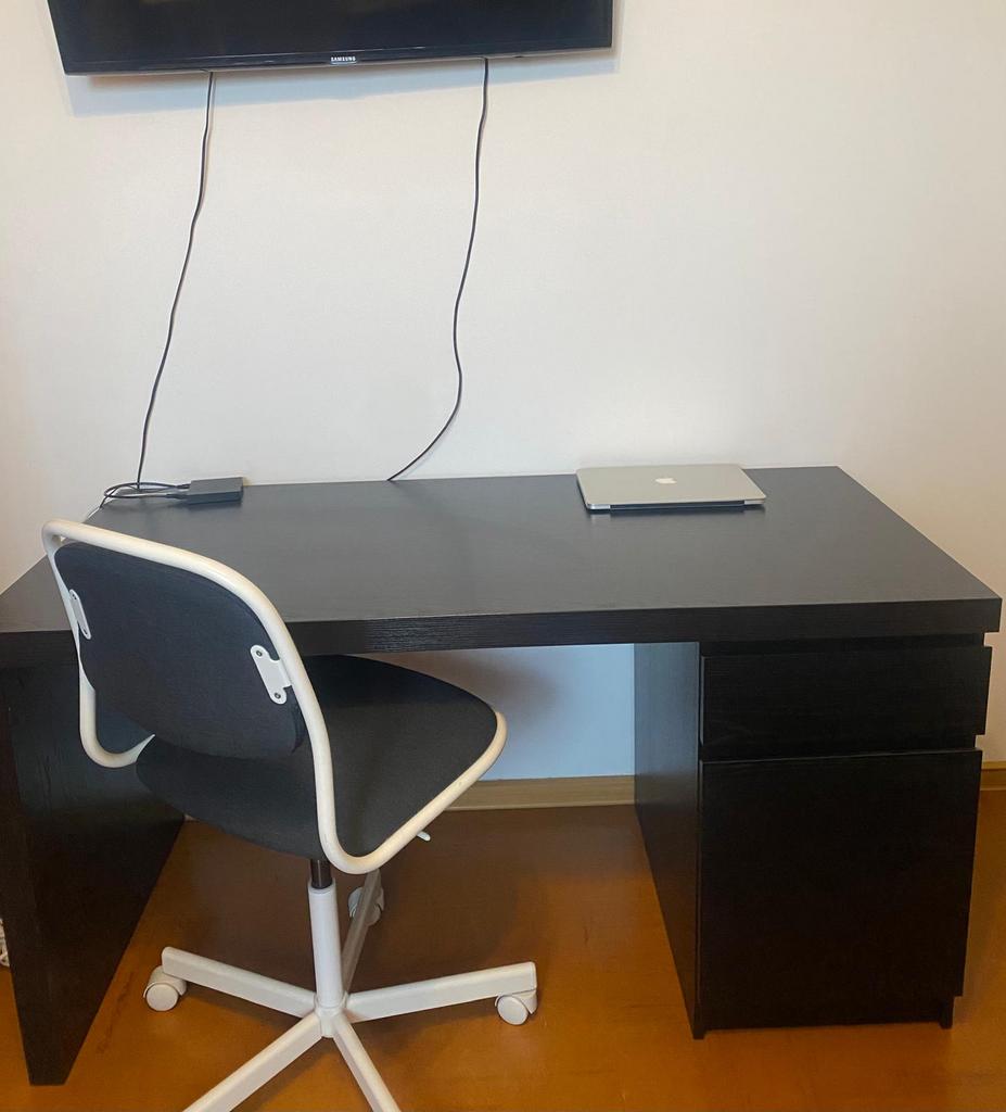 Bureau ikea MALM, noir, Enlèvement