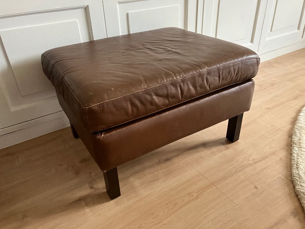Vintage lederen voetenbank/ hocker - Deens design., Huis en Inrichting, Ophalen, Gebruikt, 50 tot 75 cm, Rechthoekig