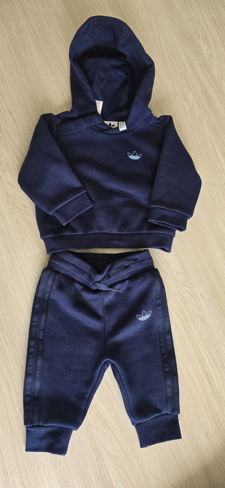 Nieuw adidas setje, Kinderen en Baby's, Babykleding | Maat 68, Ophalen of Verzenden, Setje