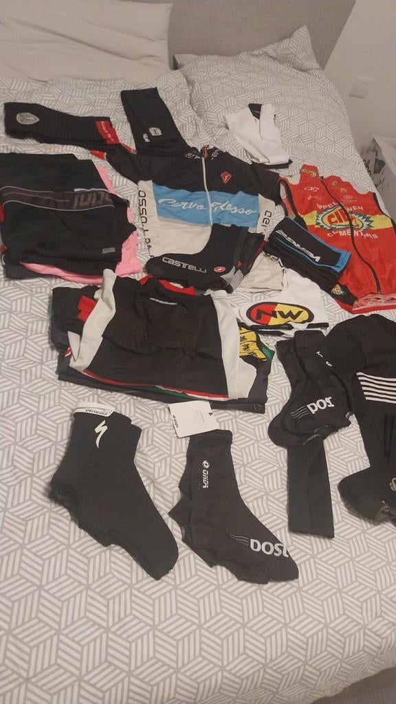 Lot wielerkledij en accessoires 10euro/st, Fietsen en Brommers, Fietsaccessoires | Fietskleding, Ophalen of Verzenden