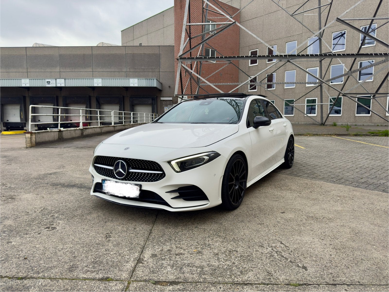 Mercedes-Benz A220 * Pano * Car Play * AMG-Pakket * Sedan *, Auto's, Automaat, Euro 6, 4 cilinders, Wit