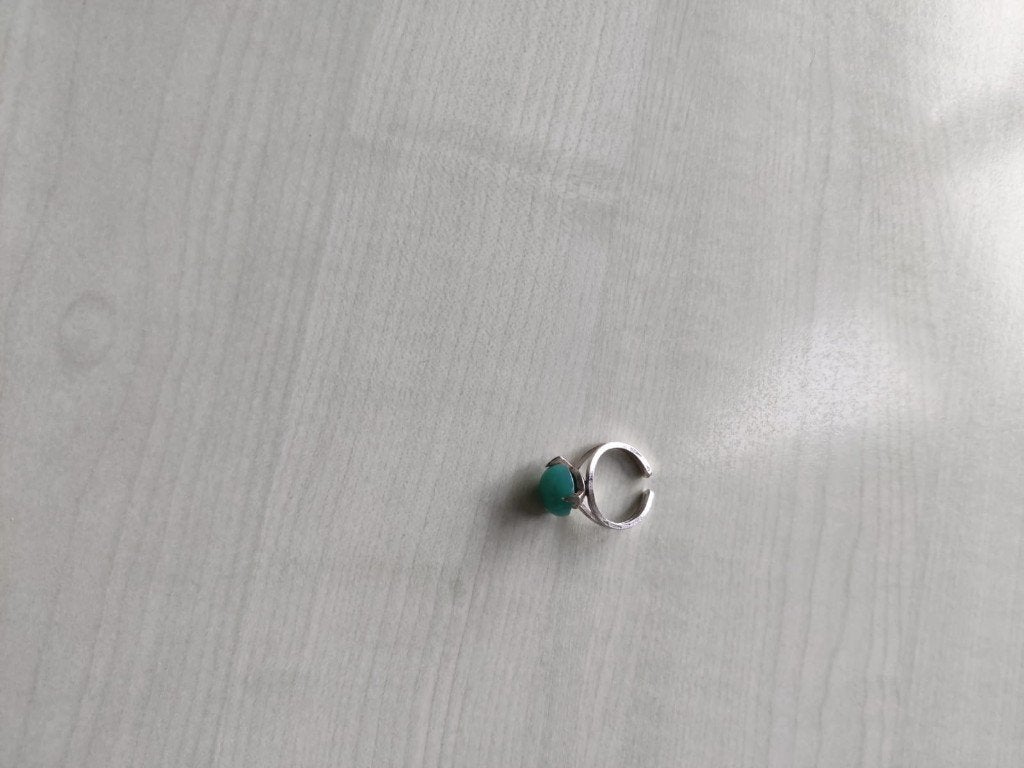 Nieuwe, zilverkleurige ring met groene parel. 17mm, Ophalen of Verzenden, Nieuw, 17 tot 18