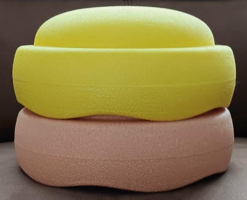 2 Ronde stapelstenen geel en zalmroze, Ophalen, Zo goed als nieuw