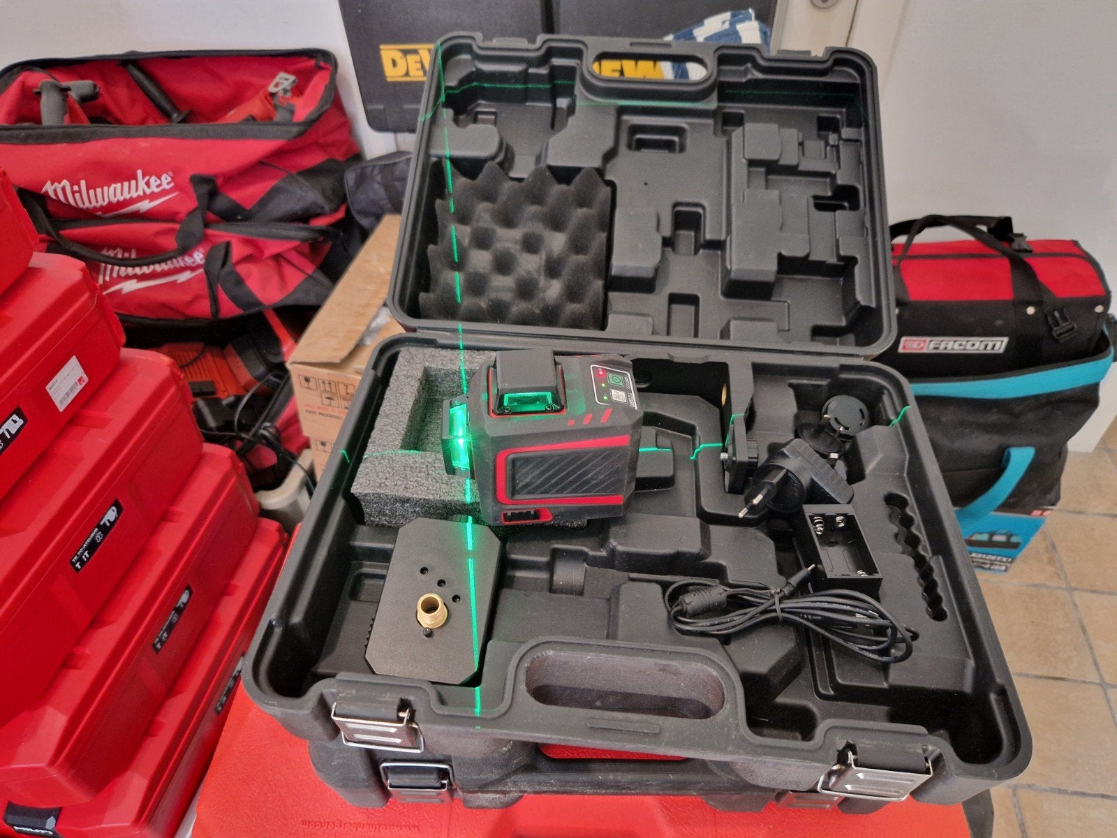 Levelfix ccl 260G Groene 3D-lijnlaser, Doe-het-zelf en Bouw, Ophalen, Gevuld, Zo goed als nieuw